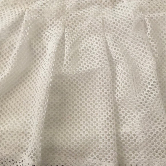 White mini skirt - Picture 2 of 4